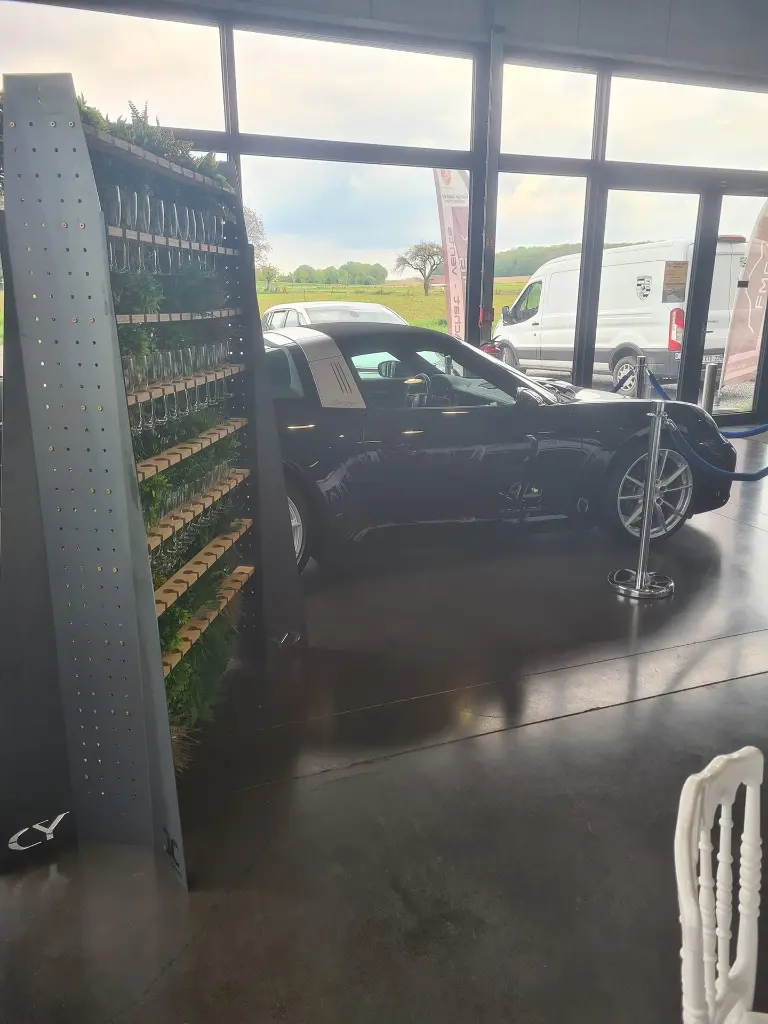 mur champagne porsche.webp